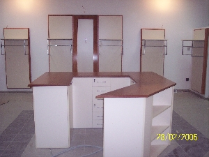 MOBILIER SPATII COMERCIALE