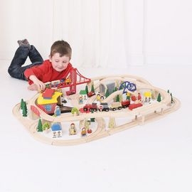 Circuit cu tren marfar (130 piese) - EDUBJT017