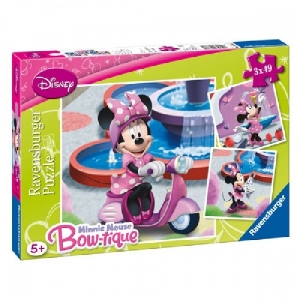 Puzzle Minnie Mouse in Parc 3 x 49 Piese Ravensburger,